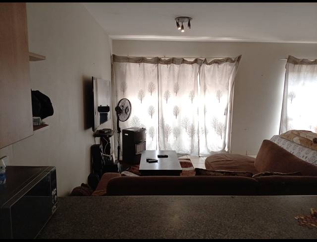 1 BEDROOM STUDIO APARTMENT FOR SALE IN TURFFONTEIN